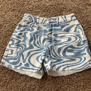 Blue and white design high waisted denim shorts